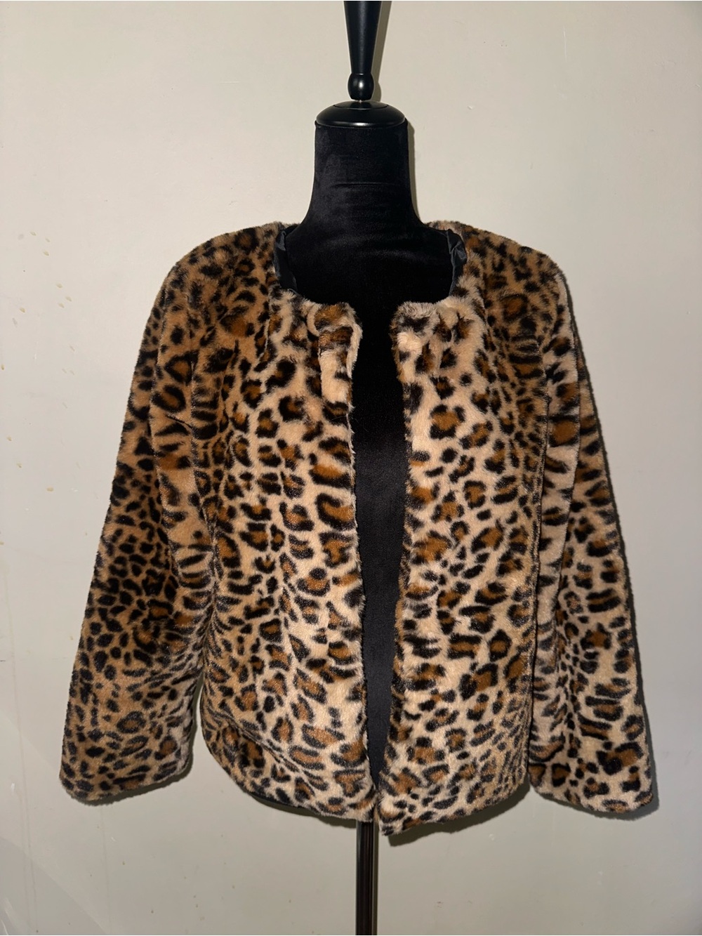 NWT Leopard Print / Cheetah Print Faux Fur Clasp Buttons Jacket w/ Pockets